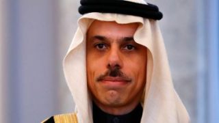 وزير الخارجية السعودى ورئيس مجلس السيادة السودانى يبحثان هاتفيا مستجدات الأوضاع