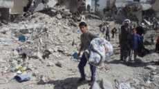 الاحتلال الإسرائيلي يجبر مئات السكان من مخيم جنين على مغادرته تحت تهديد القصف