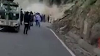 صخور تتساقط على عقبة التوحيد بالسعودية دون إصابات