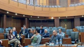 نائبة لبنانية معتصمة داخل البرلمان تنشر فيديو.. وتؤكد: الإعلام ممنوع من الدخول