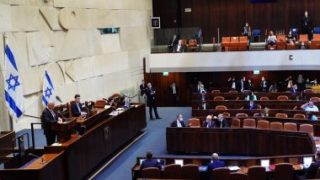 الكنيست يقر قانونا بسحب الجنسية من الأسرى الحاصلين على أموال من السلطة الفلسطينية