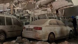 محافظ اللاذقية السورية: فرق الإنقاذ تنجح فى انتشال طفلين وامرأة من تحت الأنقاض