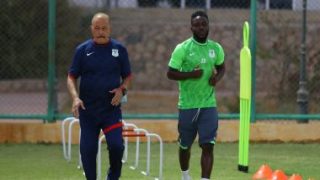 المصري يبدأ مفاوضات التجديد مع إيزي إيميكا قبل انتهاء تعاقده