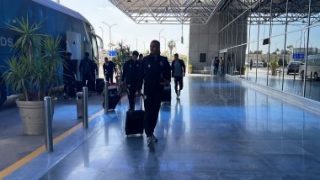 بعثة بيراميدز تصل مطار القاهرة استعدادا لرحلة توجو.. صور