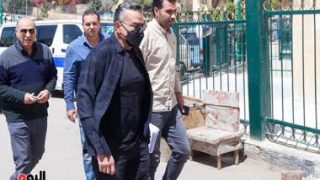 تشييع جثمان زوج والدة حسين الشحات من مسجد السيدة نفسية..والعامري ومرتجي والجارحى ومصطفى شوبير أبرز الحضور