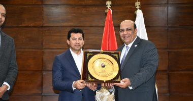وزير الرياضة يُكّرم لاعبى المنتخبات الوطنية فى الرماية والهوكي والريشة الطائرة والوشو كونغ فو