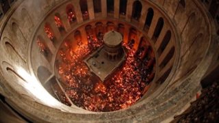 آلاف المسيحيين يشاركون في المسيرة التقليدية لأحد الشعانين في القدس
