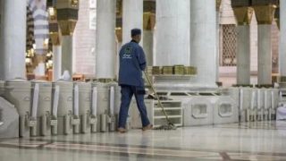 المصلون يؤدون صلاة أول جمعة في العام الهجري الجديد بالمسجد النبوي