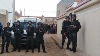 الداخلية التونسية: نقل 126 مهاجرا من العالقين على الحدود لمقرات الإيواء