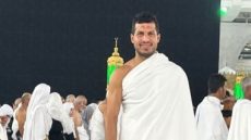 طارق حامد يؤدى مناسك العمرة قبل الالتحاق بمعسكر الفراعنة