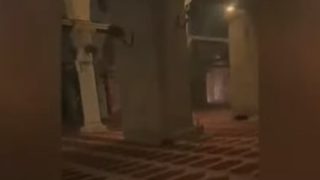 عشرات المستوطنين الإسرائيليين يقتحمون باحات المسجد الأقصى