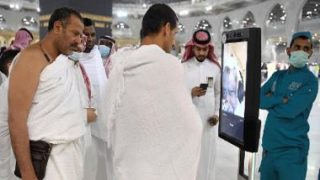 للتواصل مع المشايخ وأداء المناسك.. خدمات متنوعة بالذكاء الاصطناعى للمعتمرين بالحرم المكى