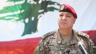 وسط تصاعد الأزمات.. برلمان لبنان يمدد ولاية قائد الجيش عاماً