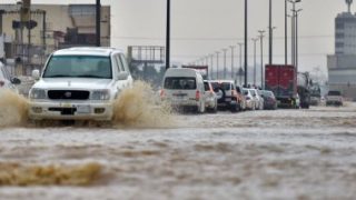 سيول وانعدام فى الرؤية بمكة المكرمة والمدينة المنورة
