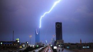 طقس الخليج.. ممطر بالسعودية غائم بالإمارات وحار رطب فى الكويت والبحرين
