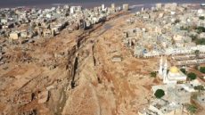 فرق الإنقاذ الجزائرية تنتشل 5 جثث بدرنة الليبية