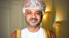 وزير خارجية عمان ومسئول سنغافوري يبحثان التطورات الإقليمية والدولية