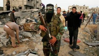 الفصائل الفلسطينية تعلن أسر مستوطنين وجنود إسرائيليين جنوب غزة