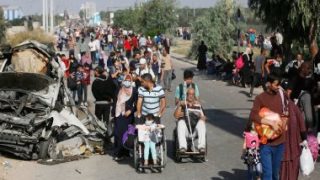 وصول 105 مواطنين روس إلى موسكو على متن رحلة الإجلاء الروسية الثامنة من غزة