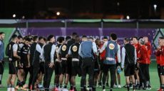 الأهلي يخوض مرانه الأول بالإمارات استعدادا لسيراميكا فى السوبر.. فيديو