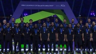 لاعبو الأهلي يتسلمون الميداليات البرونزية بكأس العالم للأندية.. فيديو