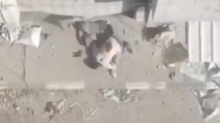 “لقى الله ساجدا”.. لحظة استشهاد مقاوم فلسطينى فى خان يونس بقذيفة إسرائيلية