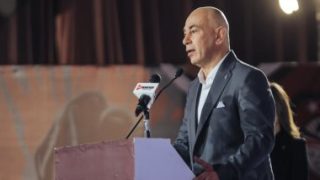 الإجهاد وراء الوعكة الصحية المفاجئة لــ حسام حسن ونقله للمستشفى