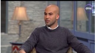 خطيب إليسيا يانكون يحكى صدفة ارتباطه بابنة مدرب حراس الأهلي في الاستاد