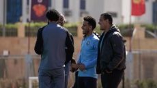 شاهد كيف استقبل شيكابالا والجهاز الفنى للزمالك مصطفى فتحى فى المران
