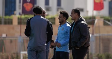 شاهد كيف استقبل شيكابالا والجهاز الفنى للزمالك مصطفى فتحى فى المران