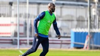 ممر شرفى لشيكابالا وسامسون في مران الزمالك احتفالا بعيد ميلادهما
