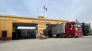 دخول 22 مصابا فلسطينيا عبر رفح ووصول طائرة مساعدات إلى مطار العريش