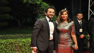 أول تعليق من أحمد حلمي على بكاء مني زكي بسبب الهجوم عليها